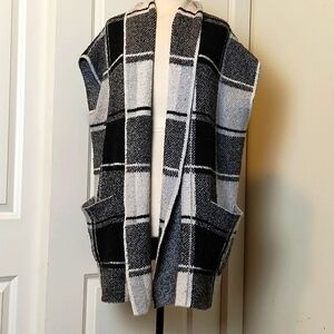 Nicole Miller New York grey black and white sweater